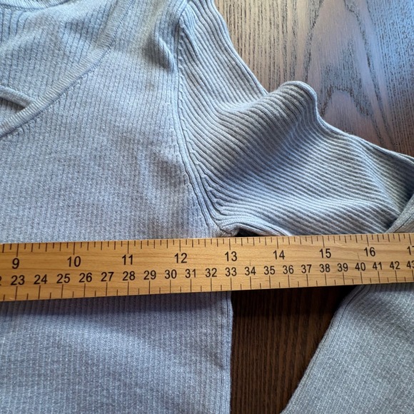 Carmen Marc Valvo Womens Light Blue Ribbed Cutout Neck Knit Top CV100525 NWT M - Picture 11 of 11